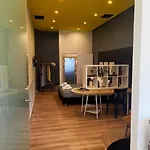 Modern Downtown Apartment *