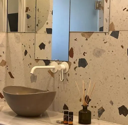 Modern Downtown Apartament