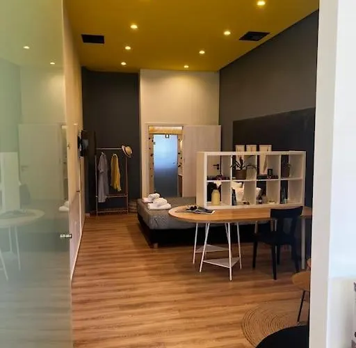 Modern Downtown Apartament *