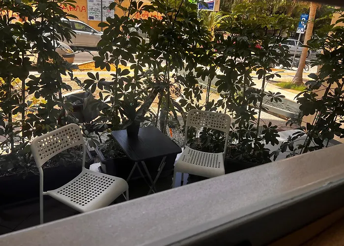 Modern Downtown Apartament